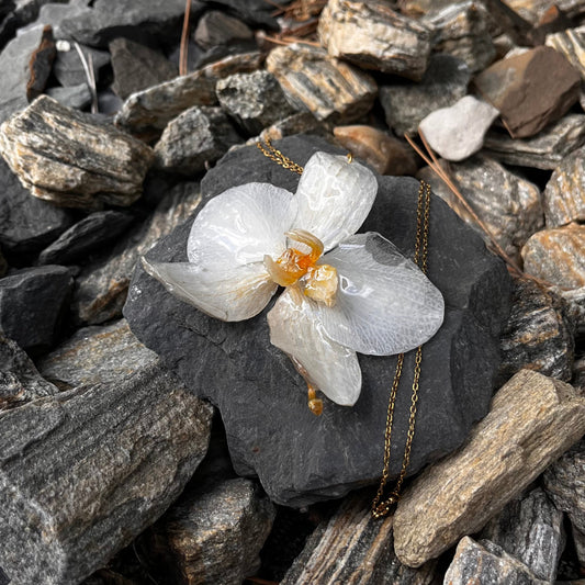 Orchidėjos pakabukas